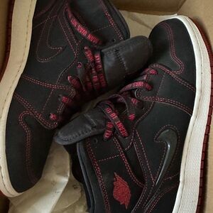 Air Jordan 1 Mid ‘Fearless 2019 Size 6.5Y